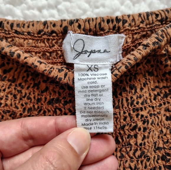 Japna Women's Size XS Cheetah Print Smocked Peplum Top - Picture 3 of 11